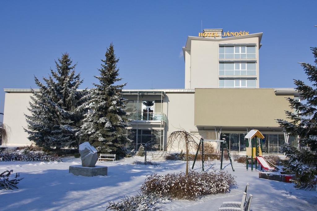 Hotel Janosik Liptovsky Mikulas Exterior photo